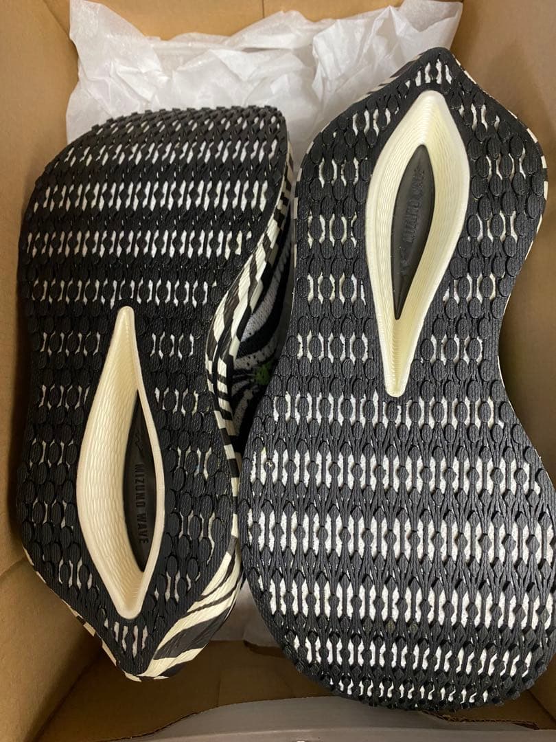 ミズノ　ウェーブリベリオンプロ3 限定色　サイズ23.5cm