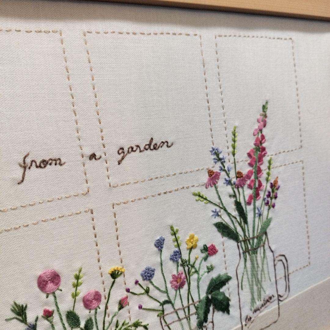 ぶるーぱんだ様　フレーム付き　窓辺のフレーム　　刺繍　完成品