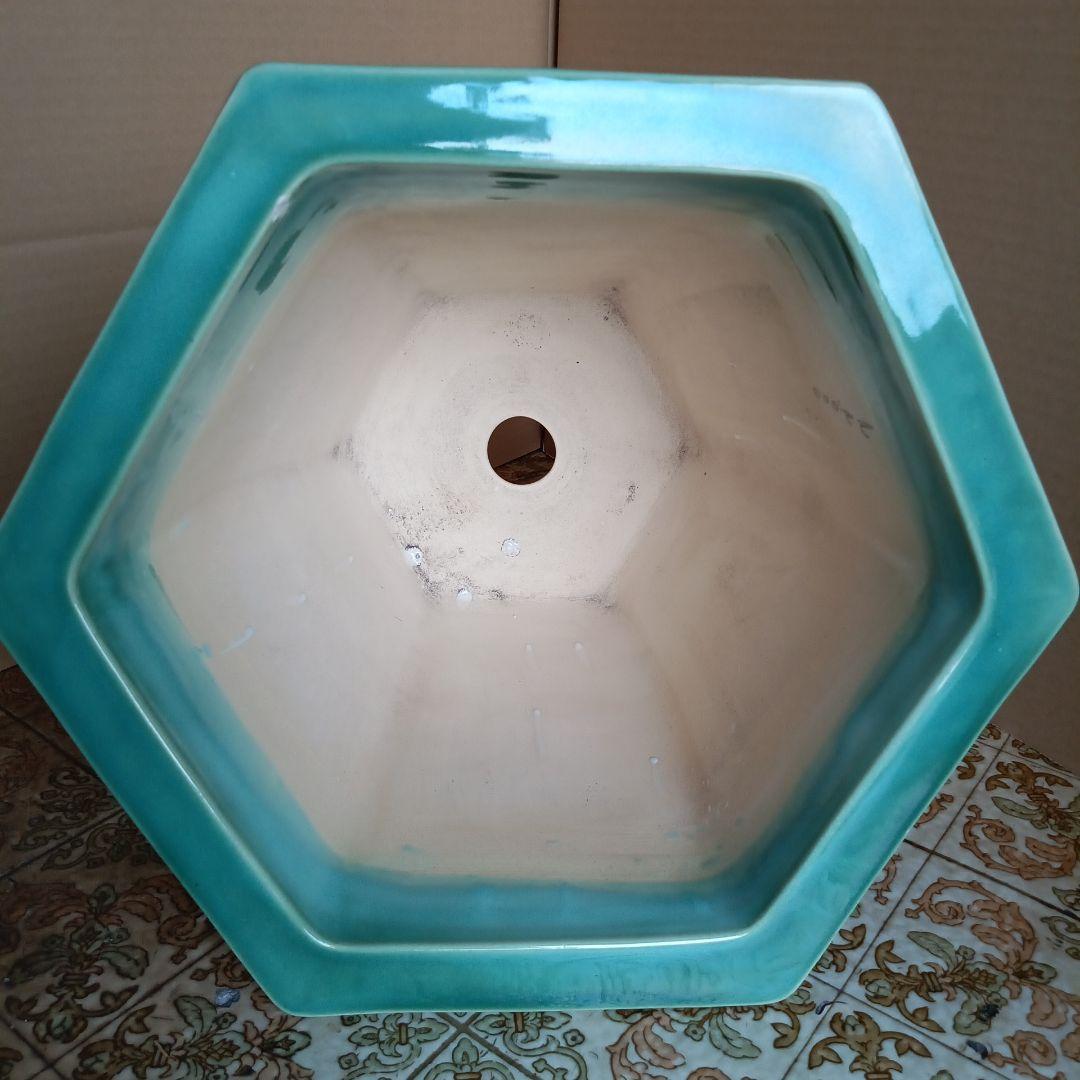 信楽焼　植木鉢　六角足付き抜き絵