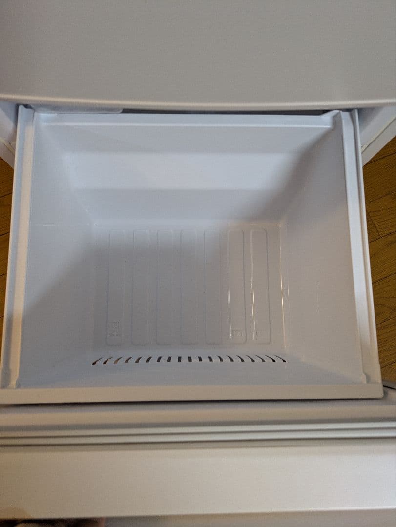 ホワイト冷蔵庫 スリムタイプ