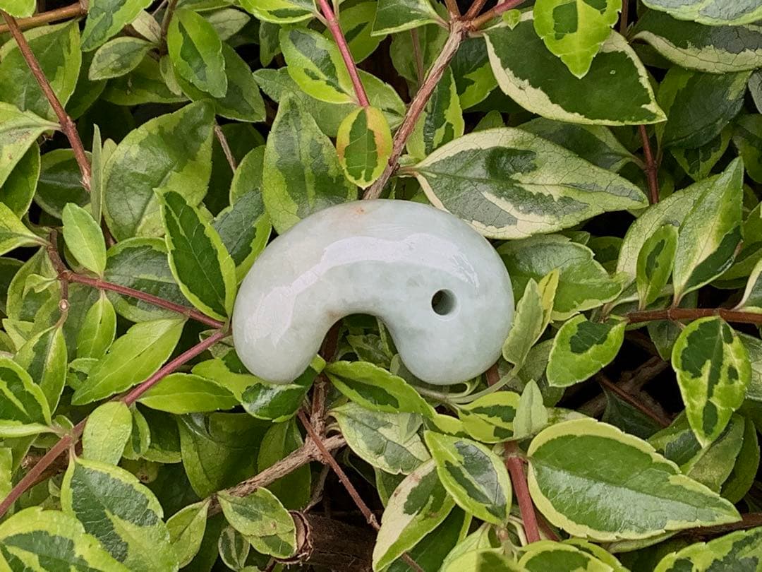 ✳神様からの贈り物‼️糸魚川翡翠勾玉*本物ジェダイト　縁起物をお身近に　鑑別書付‼️