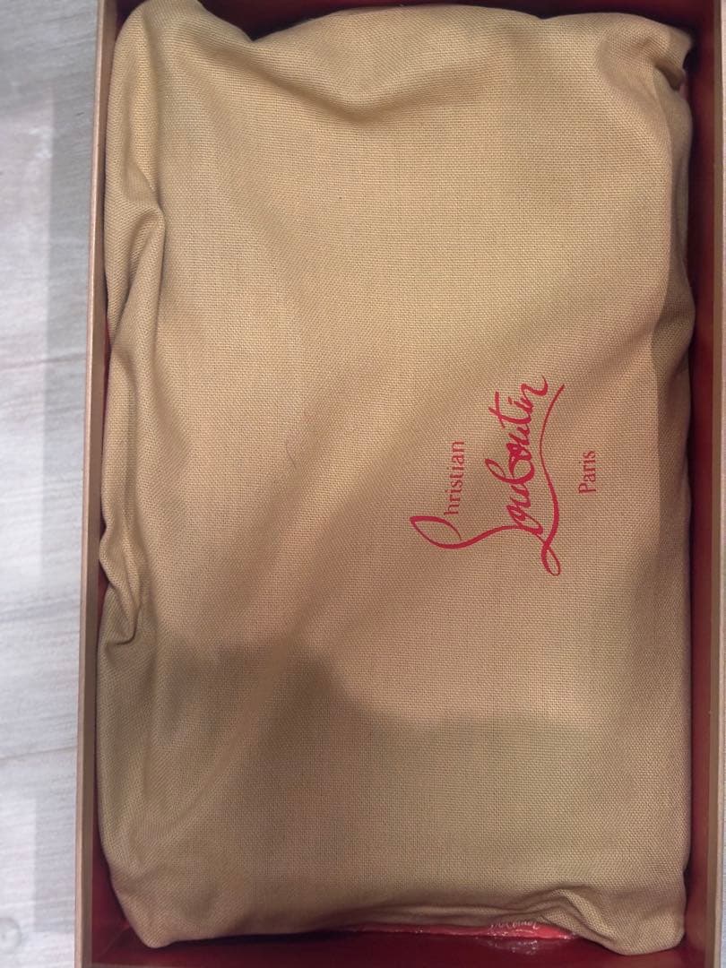 クリスチャンルブタンスタッズ付き黒レザー バッグ