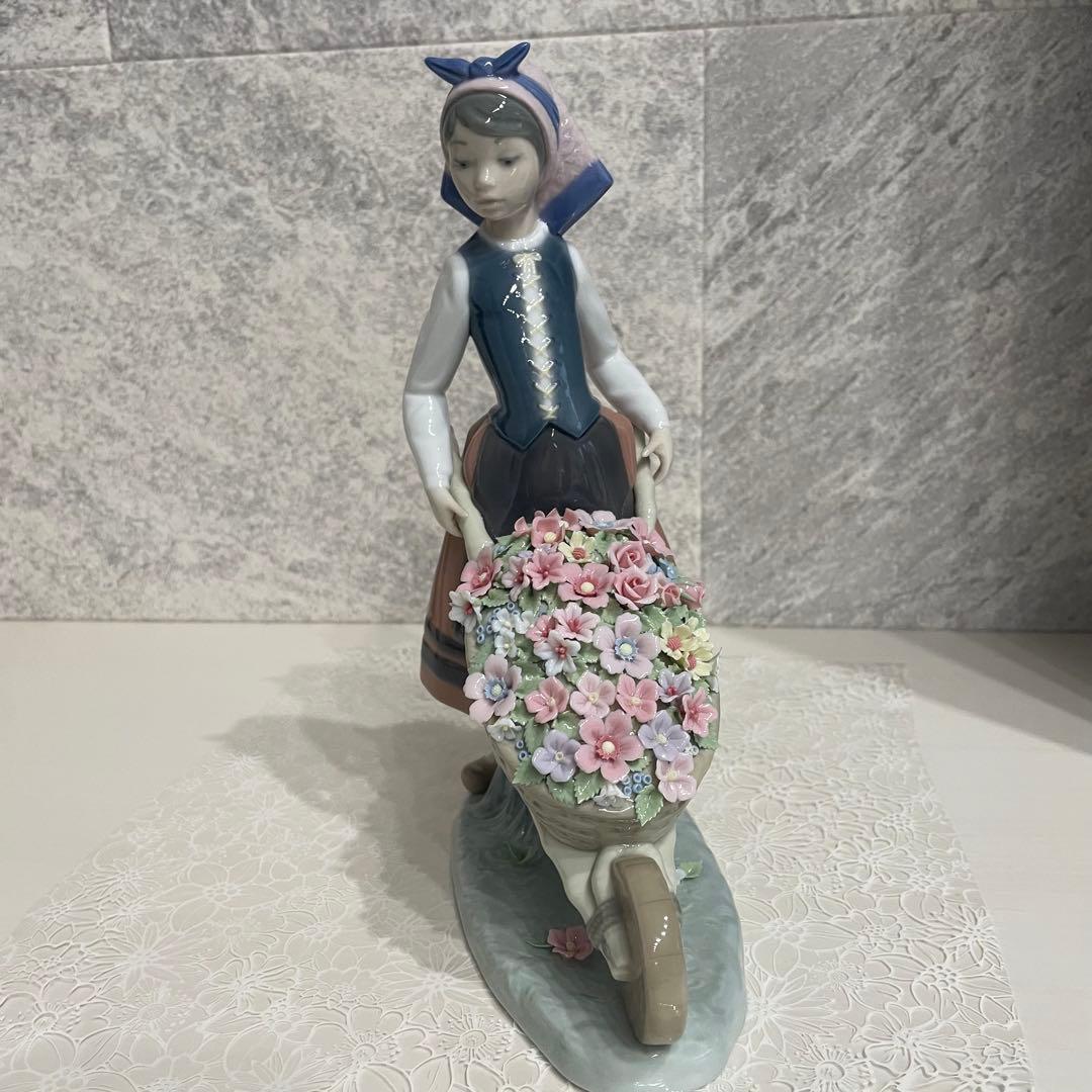 リヤドロ　LLADRO 花屋の姉妹シリーズ　[花集め] [花車を押す少女]