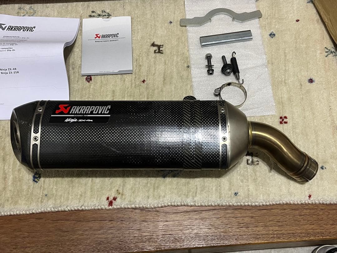 AKRAPOVIC Ninja ZX-4R ZXー25Rスリップオンマフラー