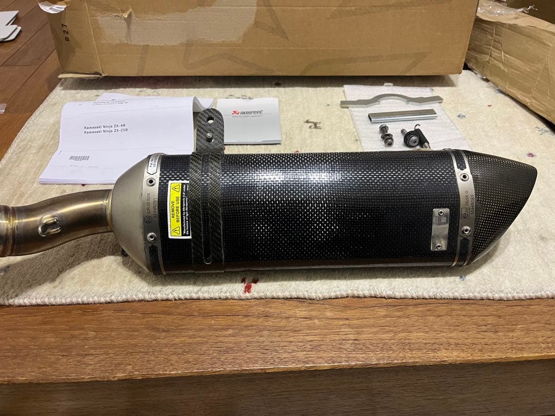 AKRAPOVIC Ninja ZX-4R ZXー25Rスリップオンマフラー