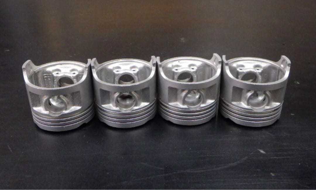 り*り様 CBX400F 純正ピストン 4個セット