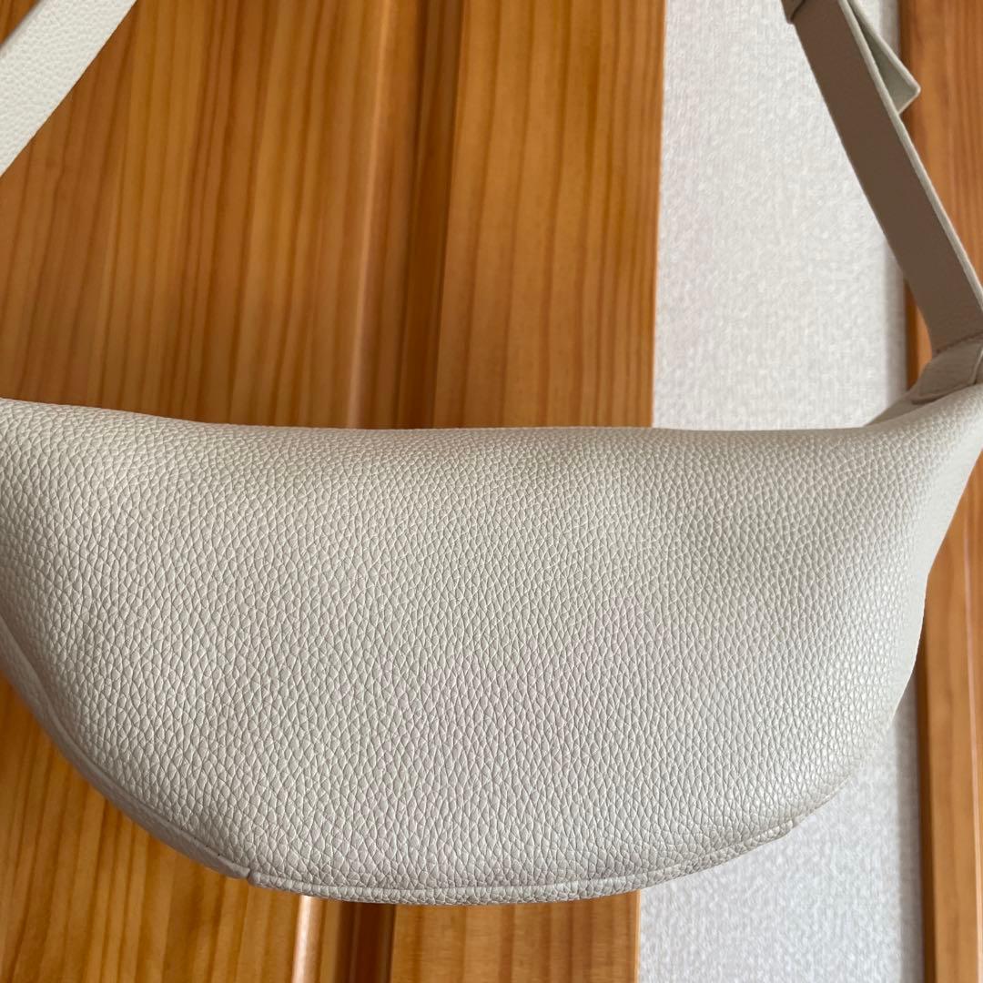 rive droite カーブボディバッグ