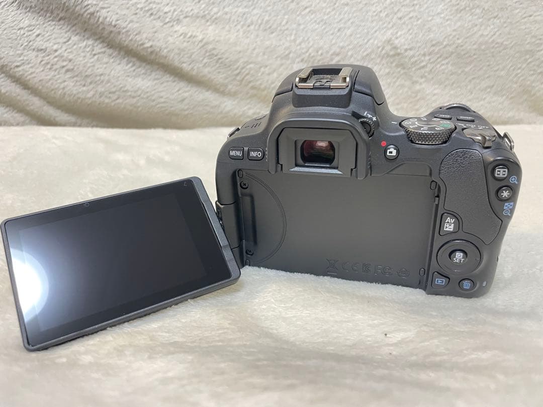 【める】Canon EOS Kiss X9ダブルレンズセット