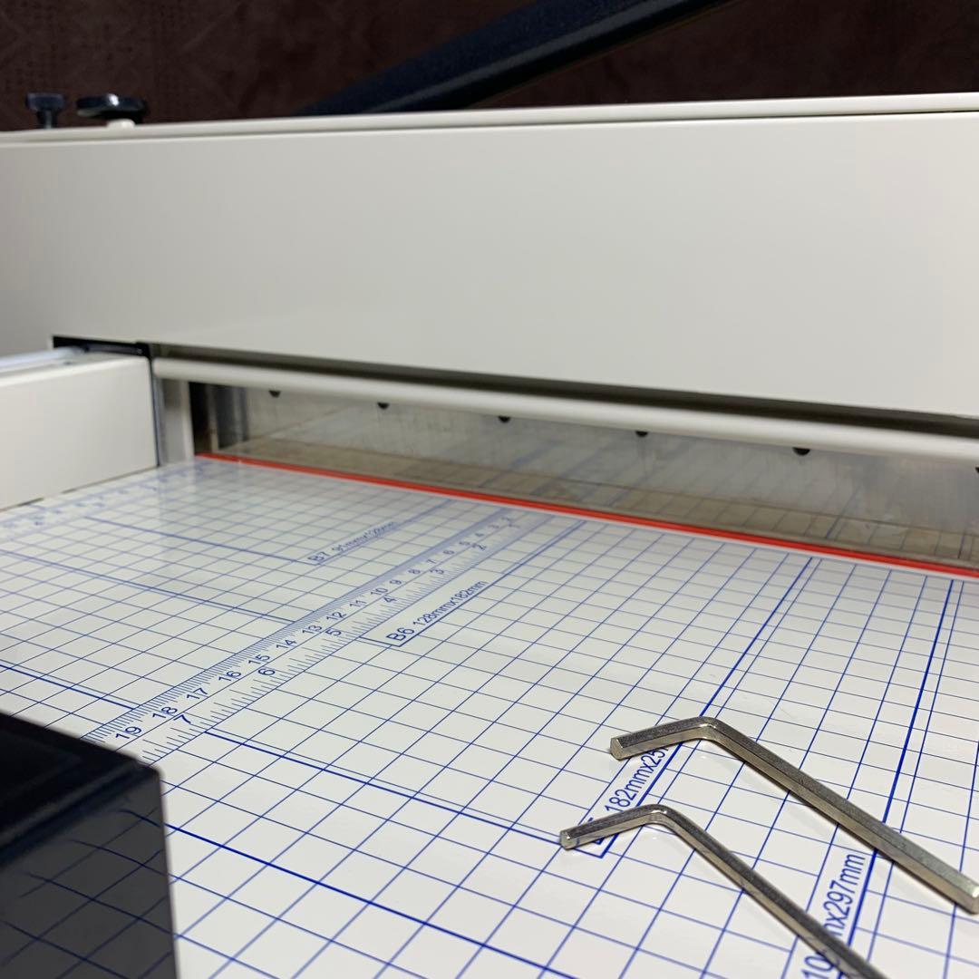 【極美品】HFS 大型裁断機 ペーパーカッター A4サイズ 事務 オフィス