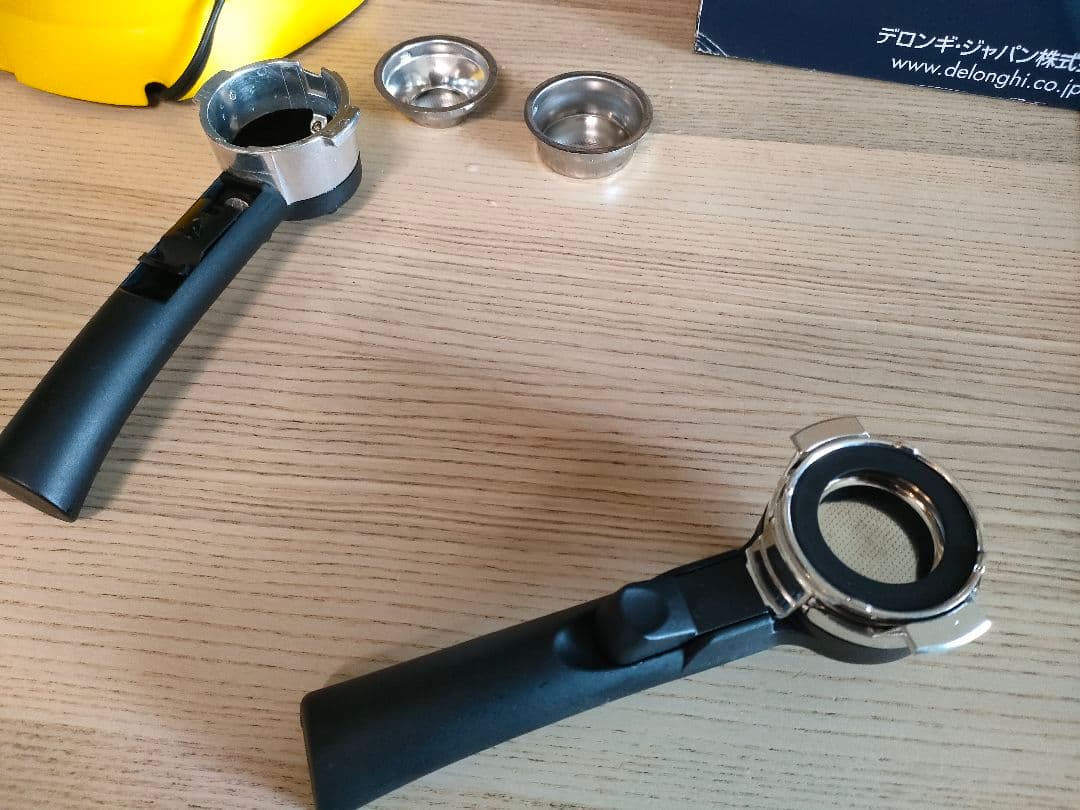 デロンギ　エスプレッソマシーン　黄色