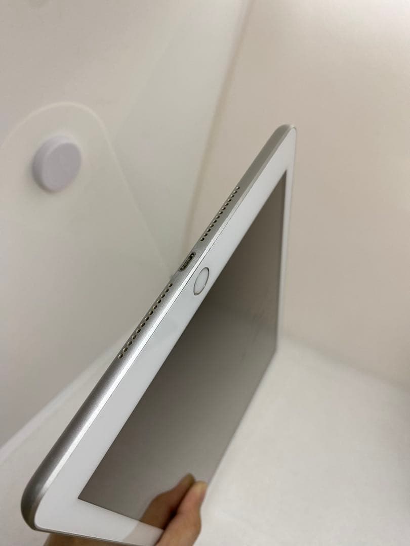 ジャンク品iPad 第6世代 32GB SIMフリー　06223