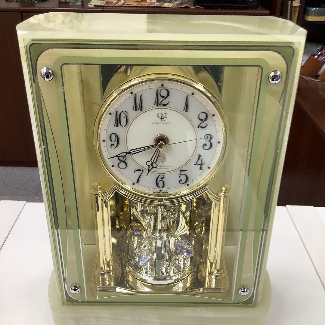 大理石の存在感の有る、重厚な置き時計です。