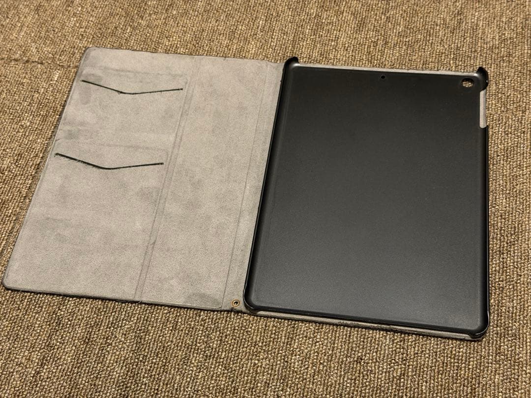 Apple iPad 本体 充電器・カバー付き