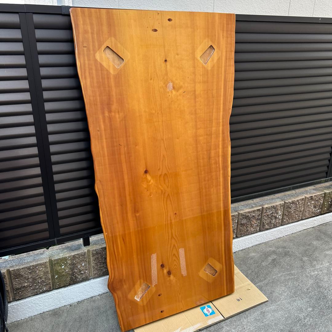 イチョウの一本木のテーブル