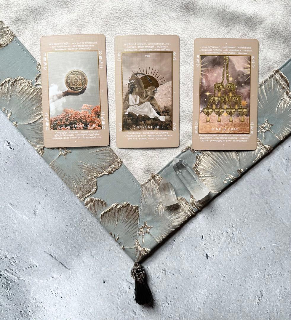 【再販】海外製 ゴールド立体フラワー生地のタロットクロス アクアブルー