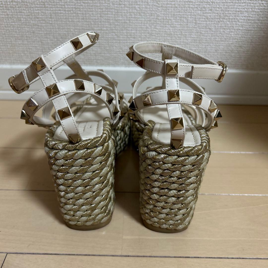 ま*め様 【匿名配送】VALENTINO スタッズ　ウェッジソールサンダル　34