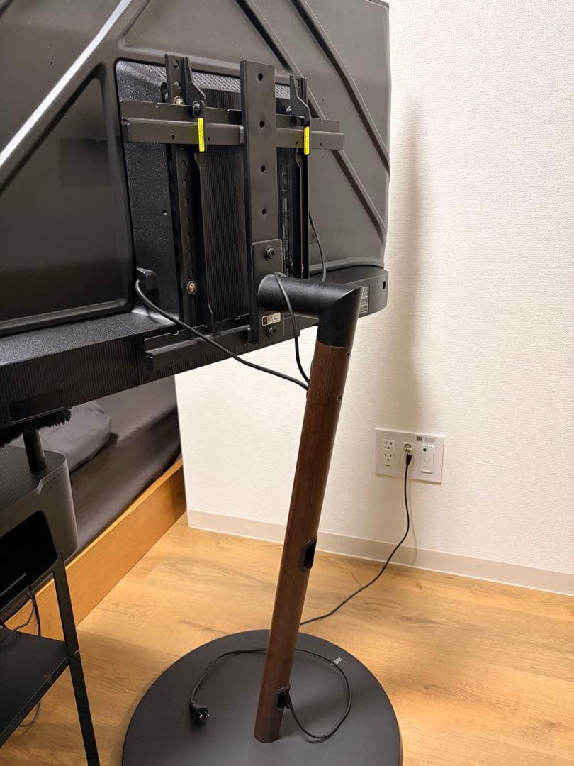 【ぎ】EQUALS WALL 壁寄せテレビスタンド24〜55 直接引取限定