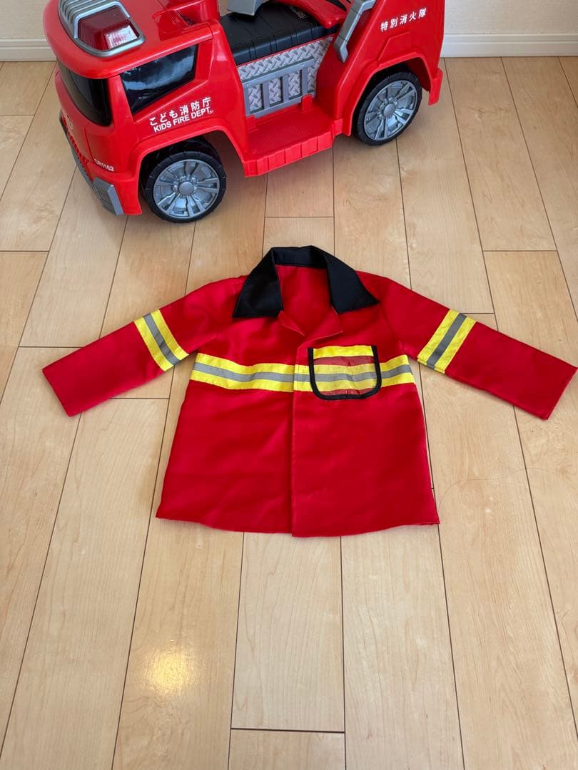 電動乗用車　消防車　消防士コスチューム付き　仮装　トイザらス　運転できる