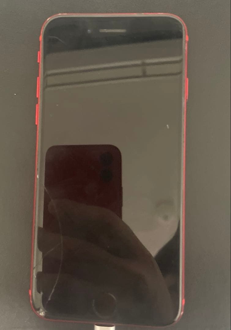 Apple iPhone SE8 (レッド) 画面にヒビあり