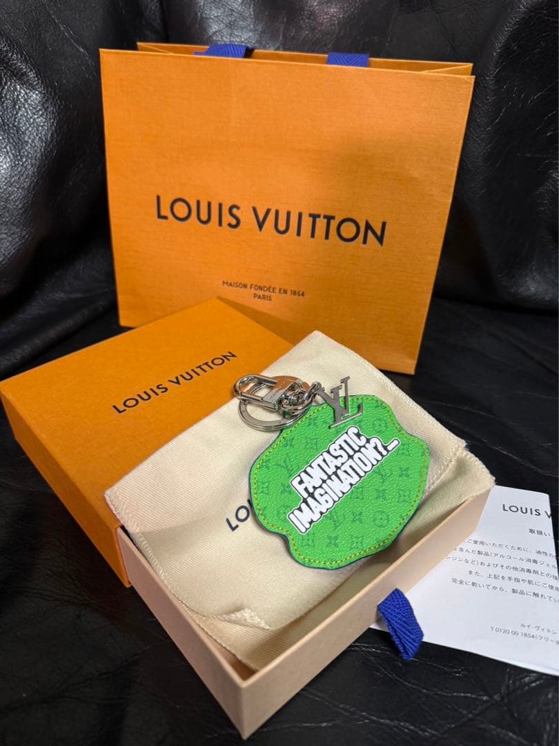 LOUIS VUITTON 【限定デザイン】キーホルダーLVポートレート