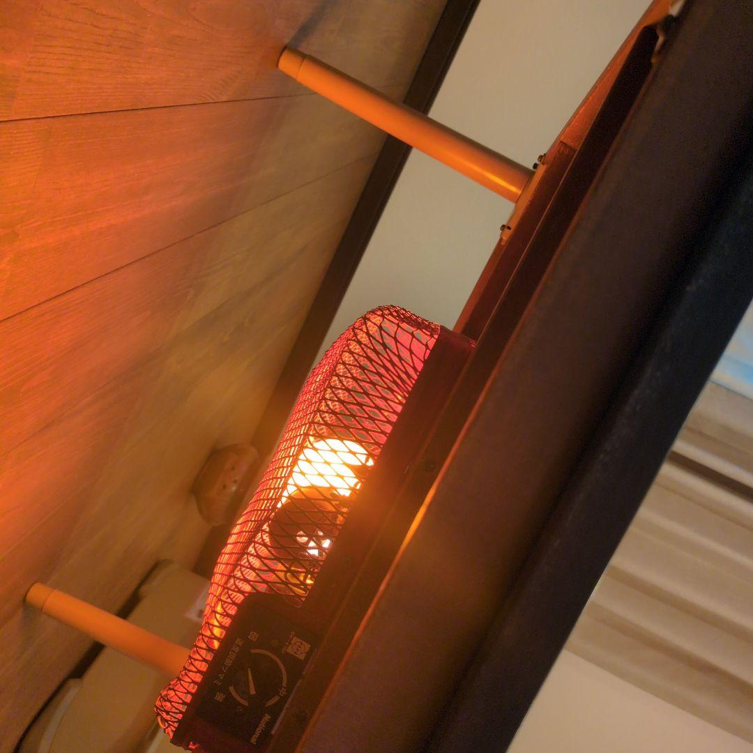 オレンジ色の木製こたつ　昭和レトロ