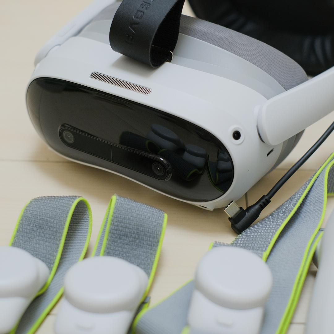 【完動品】PICO4 Ultra トラッカー3つ + バッテリーストラップ