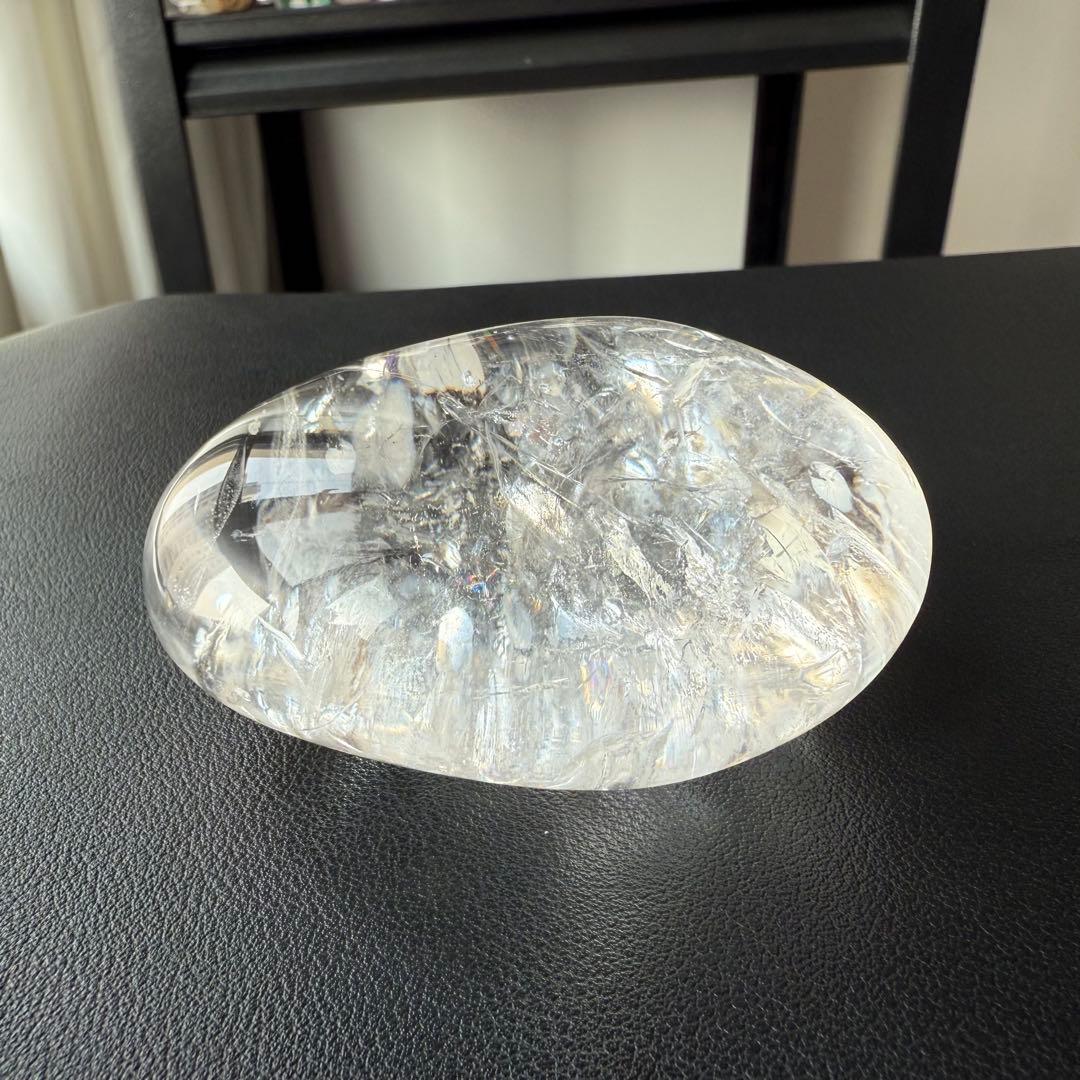 天然石虹あり　水晶の握り石　置物NO.020509