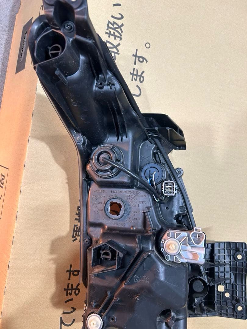 ワゴンR スティングレー　左ヘッドライト