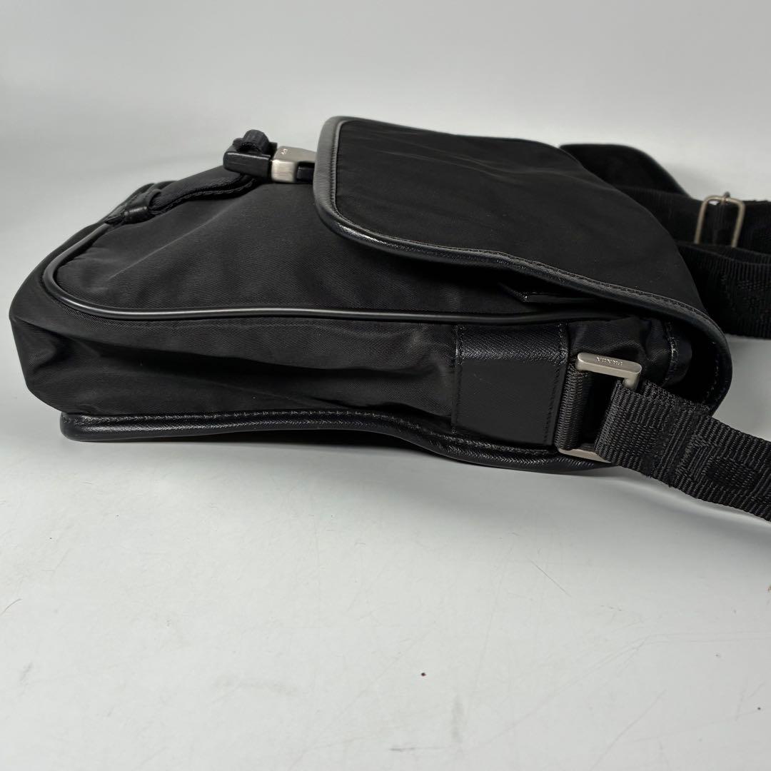 プラダ　ショルダーバッグ