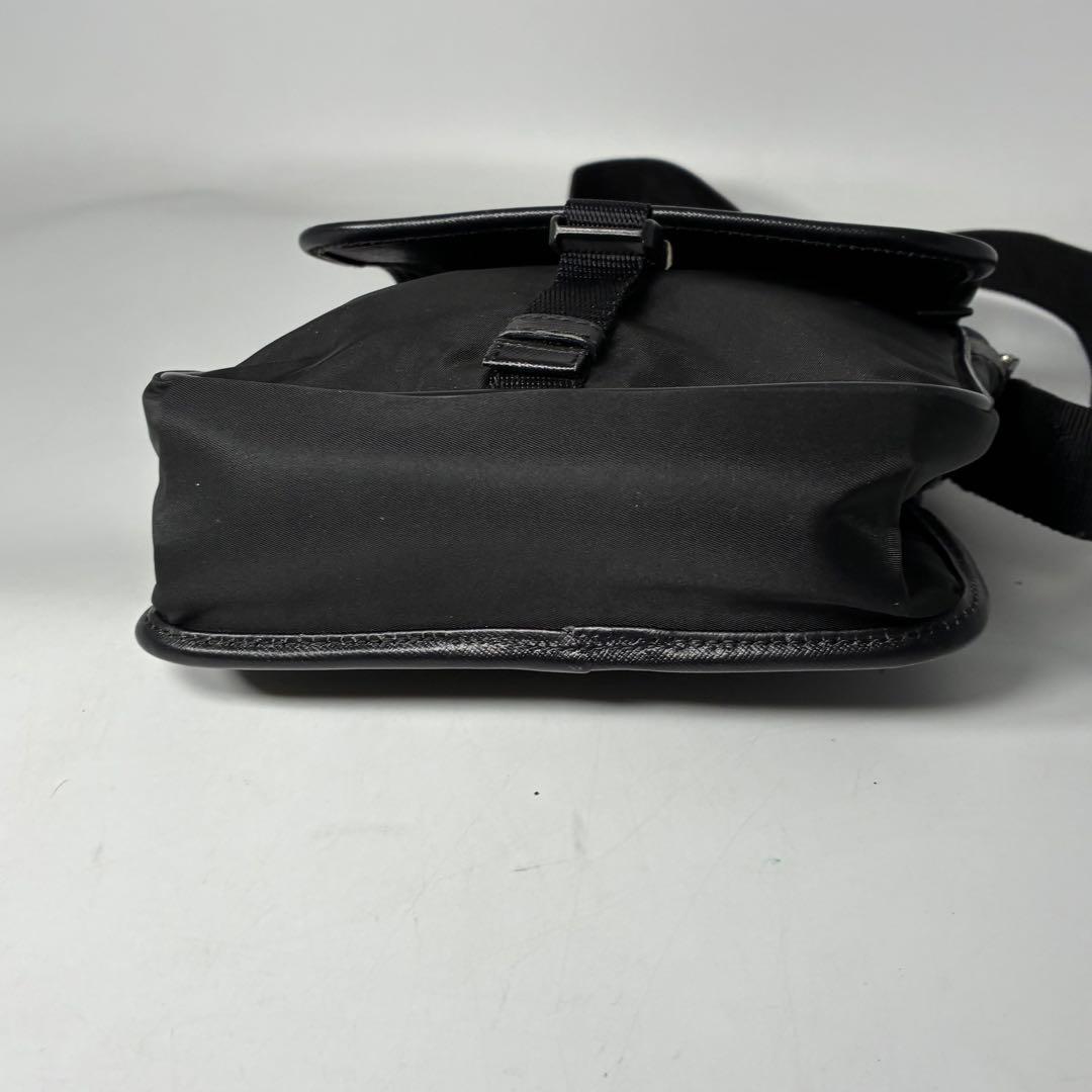 プラダ　ショルダーバッグ