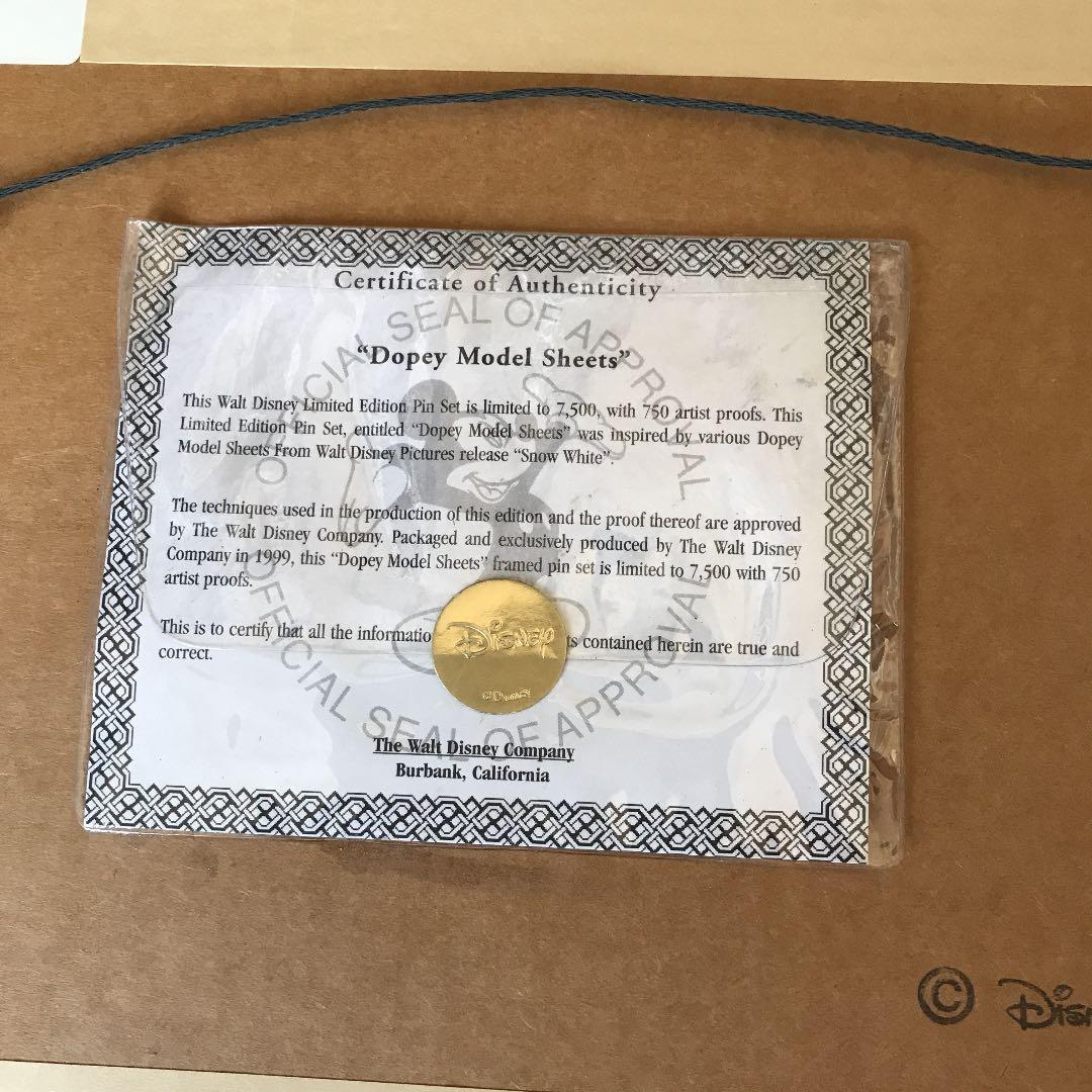 ピンバッチ額 ディズニー