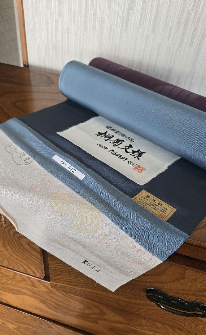 人間国宝　六谷梅軒　桐菊文様　小紋　着物　浜ちりめん　まるまん光彩