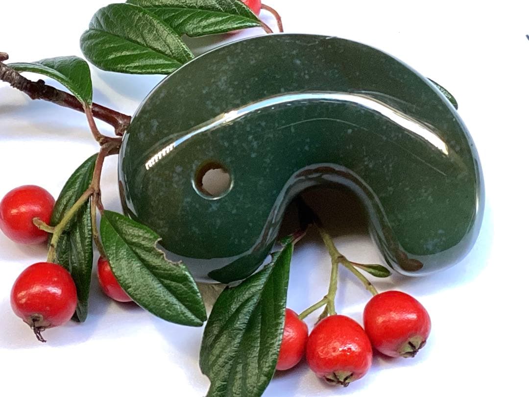 とびっきりの出雲石‼️ 超レア物‼️出雲碧玉勾玉　2度と入手は困難な別格品　本物保証