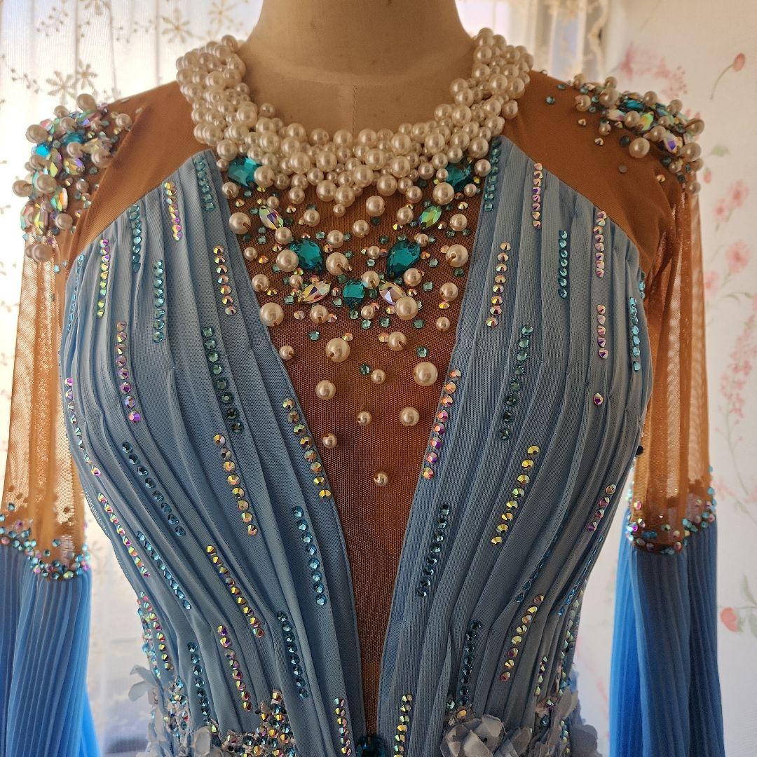 最終お値下げ。 社交ダンス用ドレス 水色 ビーズ装飾　LからL.L.サイズ