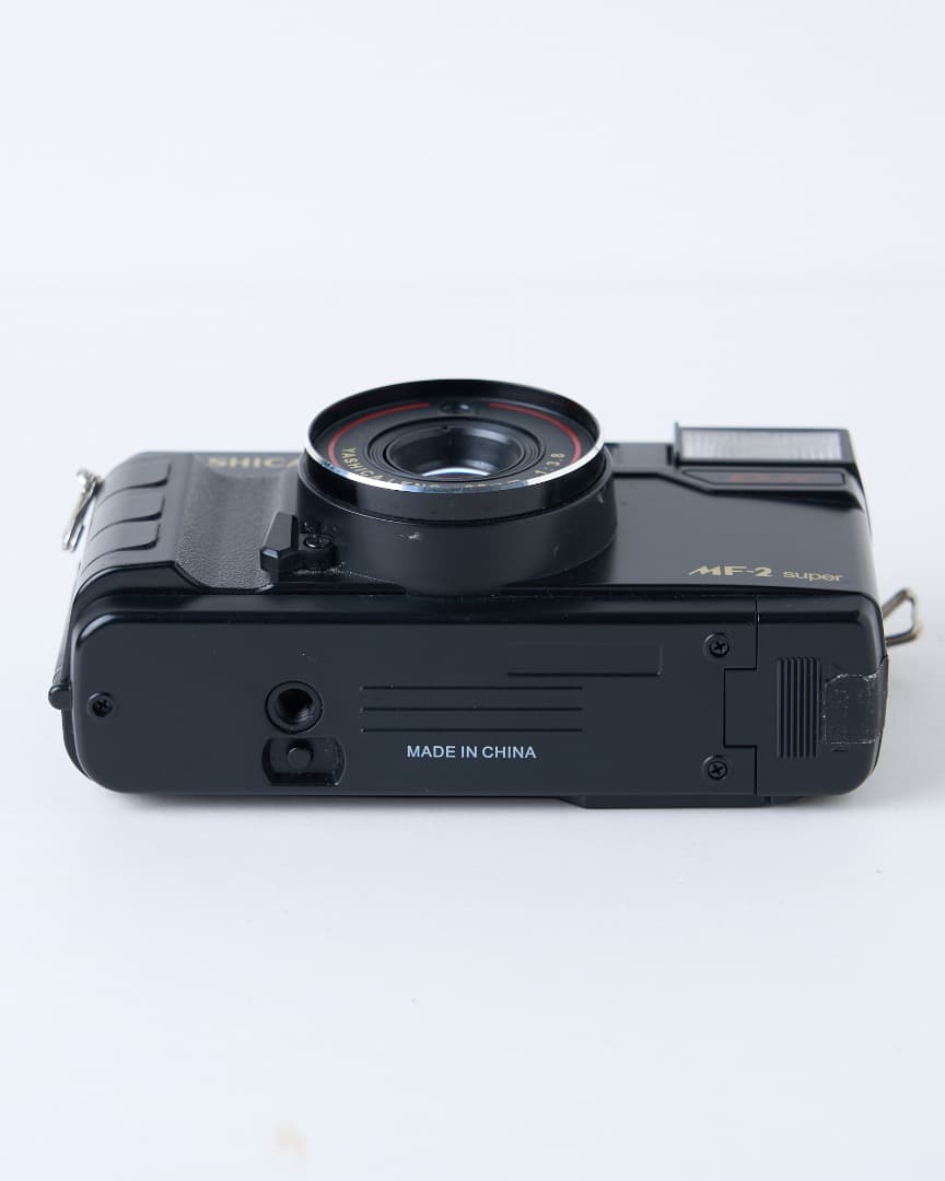 中古　復刻版　YASHICA MF-2 super ブラック ストラップ付き