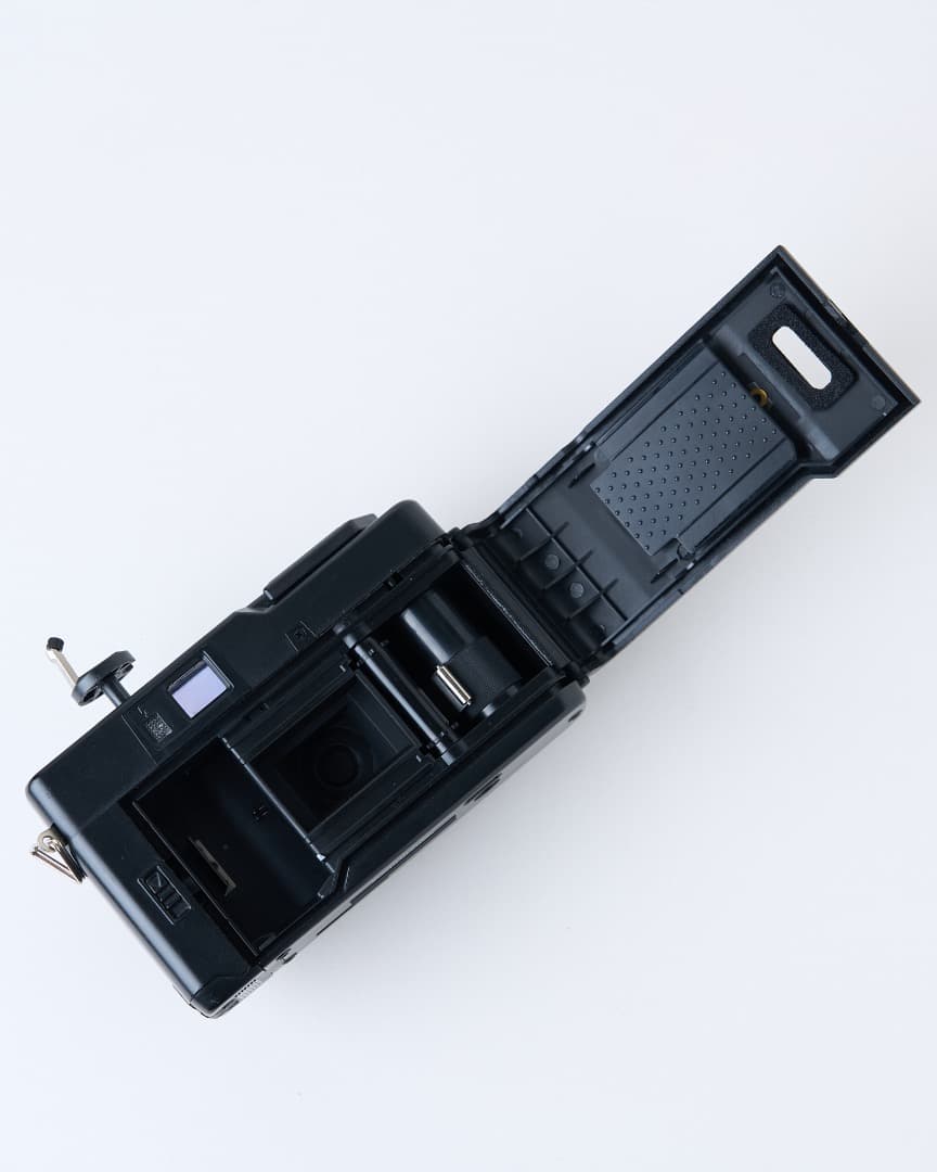 中古　復刻版　YASHICA MF-2 super ブラック ストラップ付き