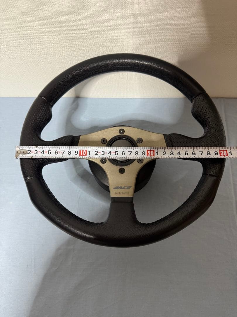 MOMOステアリング　ボス付き