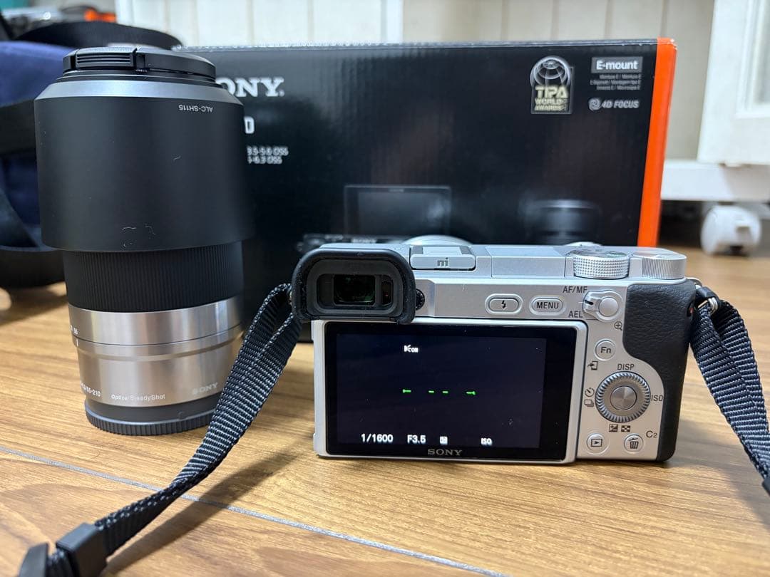 Sony α6400 ミラーレスカメラ ダブルレンズキット　価格交渉受付ます。