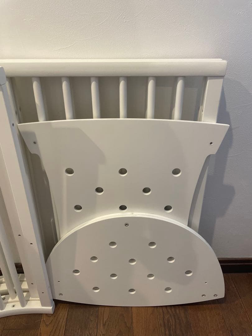 STOKKE SLEEPI ホワイトオーバル ベビーベッド