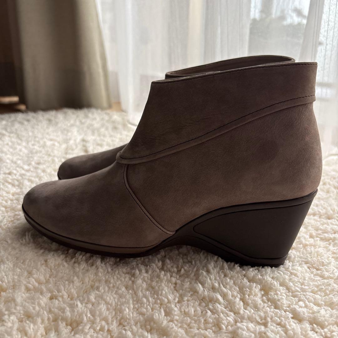 新品　pedala ショートブーツ　23センチ2E 淡いブラウン