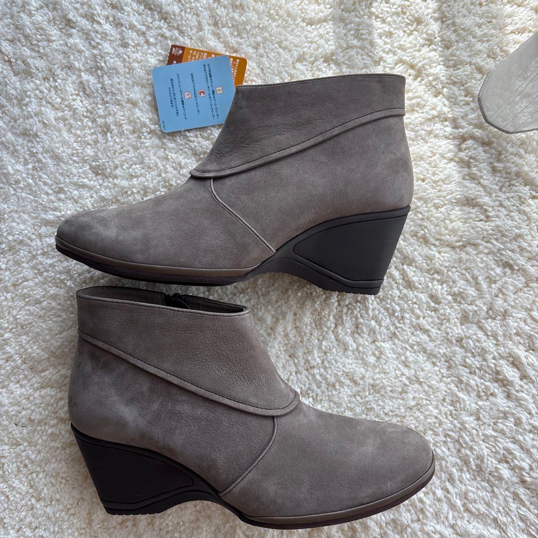 新品　pedala ショートブーツ　23センチ2E 淡いブラウン