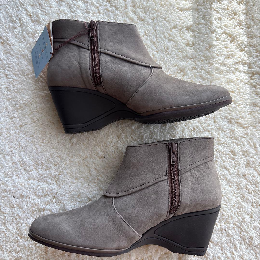 新品　pedala ショートブーツ　23センチ2E 淡いブラウン