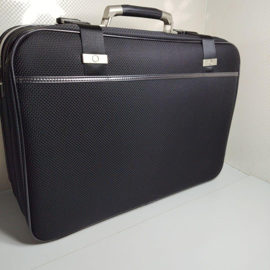 未使用近マルエム大型ビジネスカバン　高級出張カバン　キー付き　A3収納　黒色