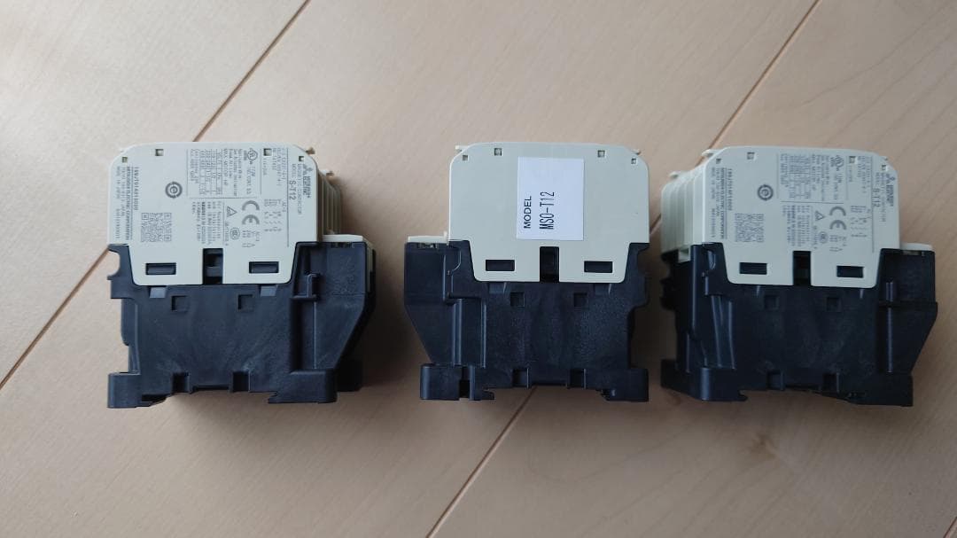 電磁接触器　三菱S-T12　３０台　　coil電圧AC200V