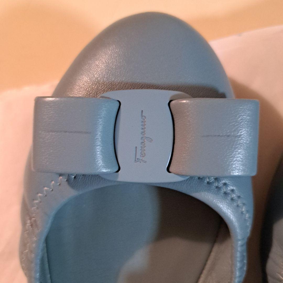新品同様【Ferragamo】レザーフラットシューズ