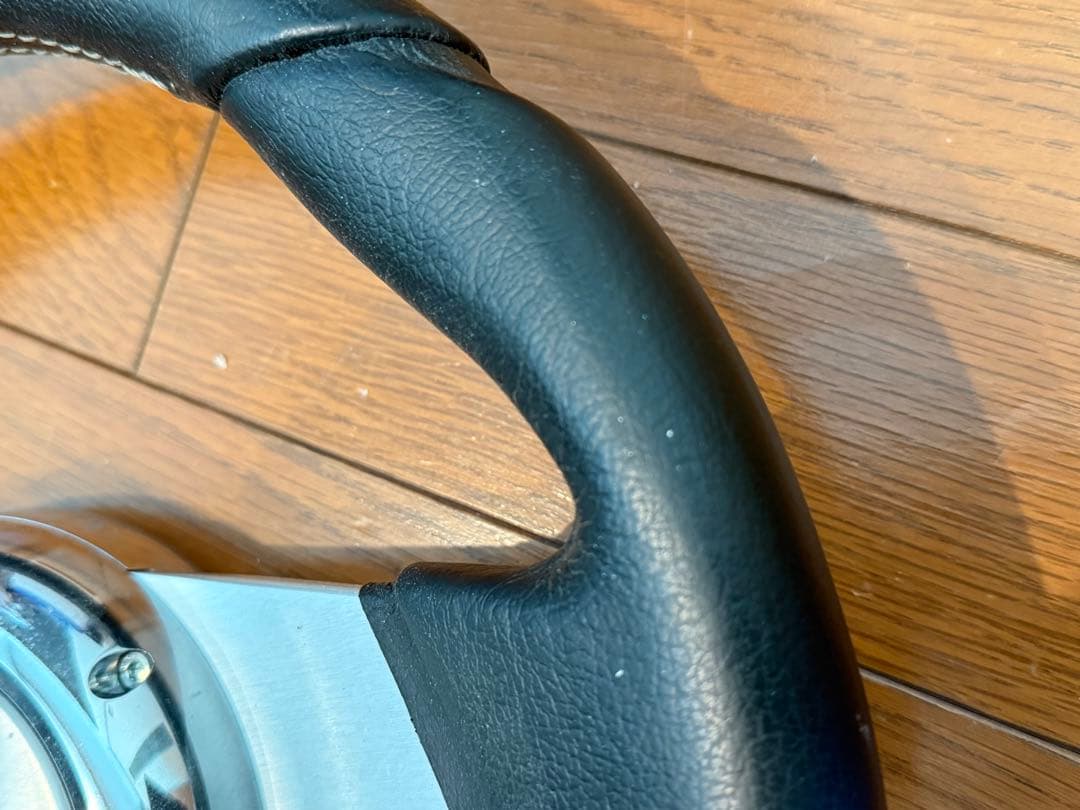 Isotta ステアリングホイール