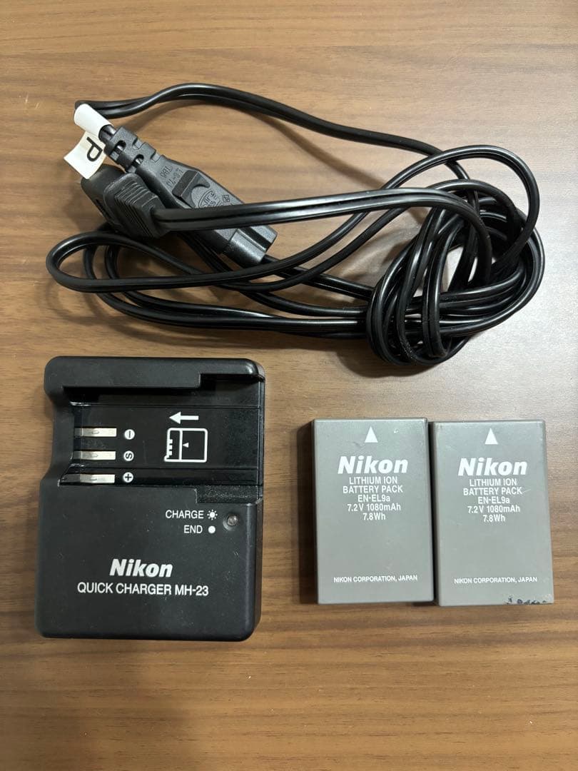 Nikon D5000 デジタル一眼レフカメラ　ズームレンズキット　18-55