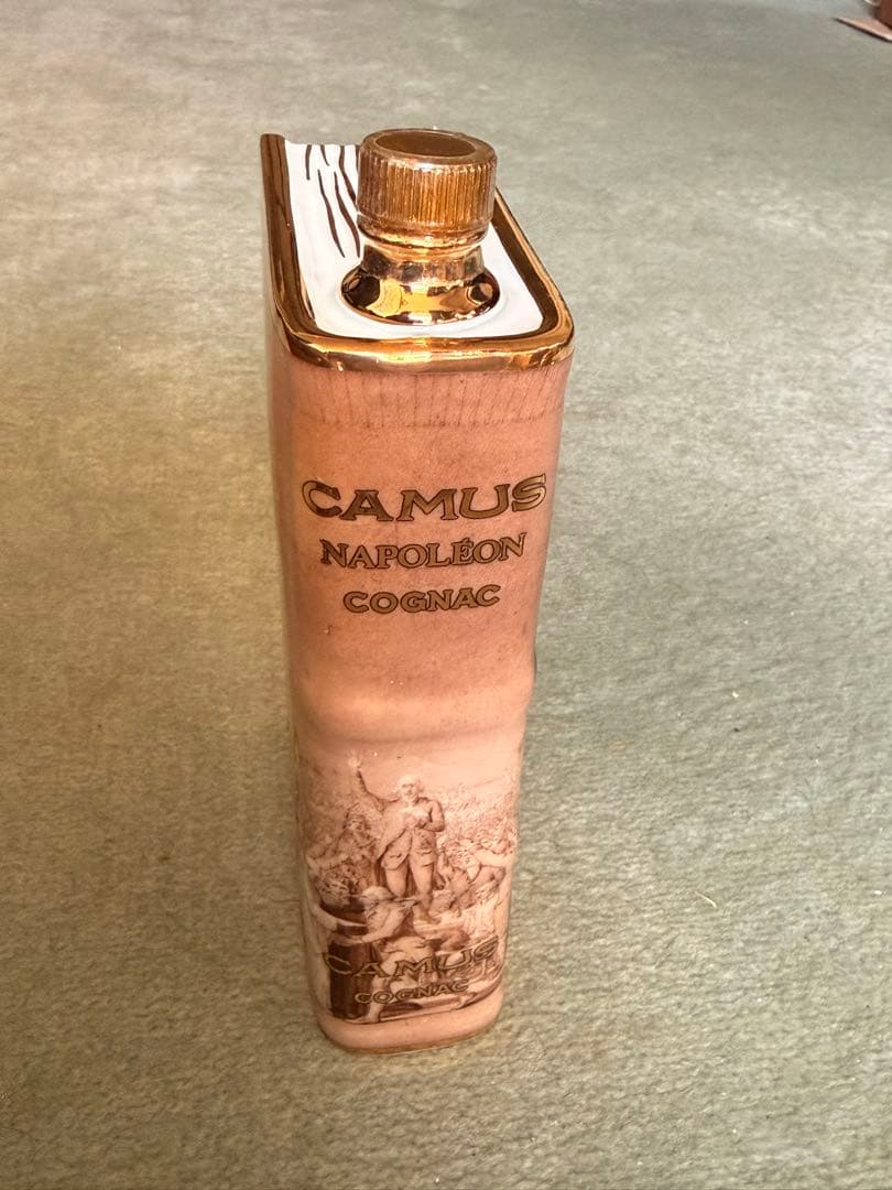 CAMUS NAPOLÉON COGNAC 角形ボトル