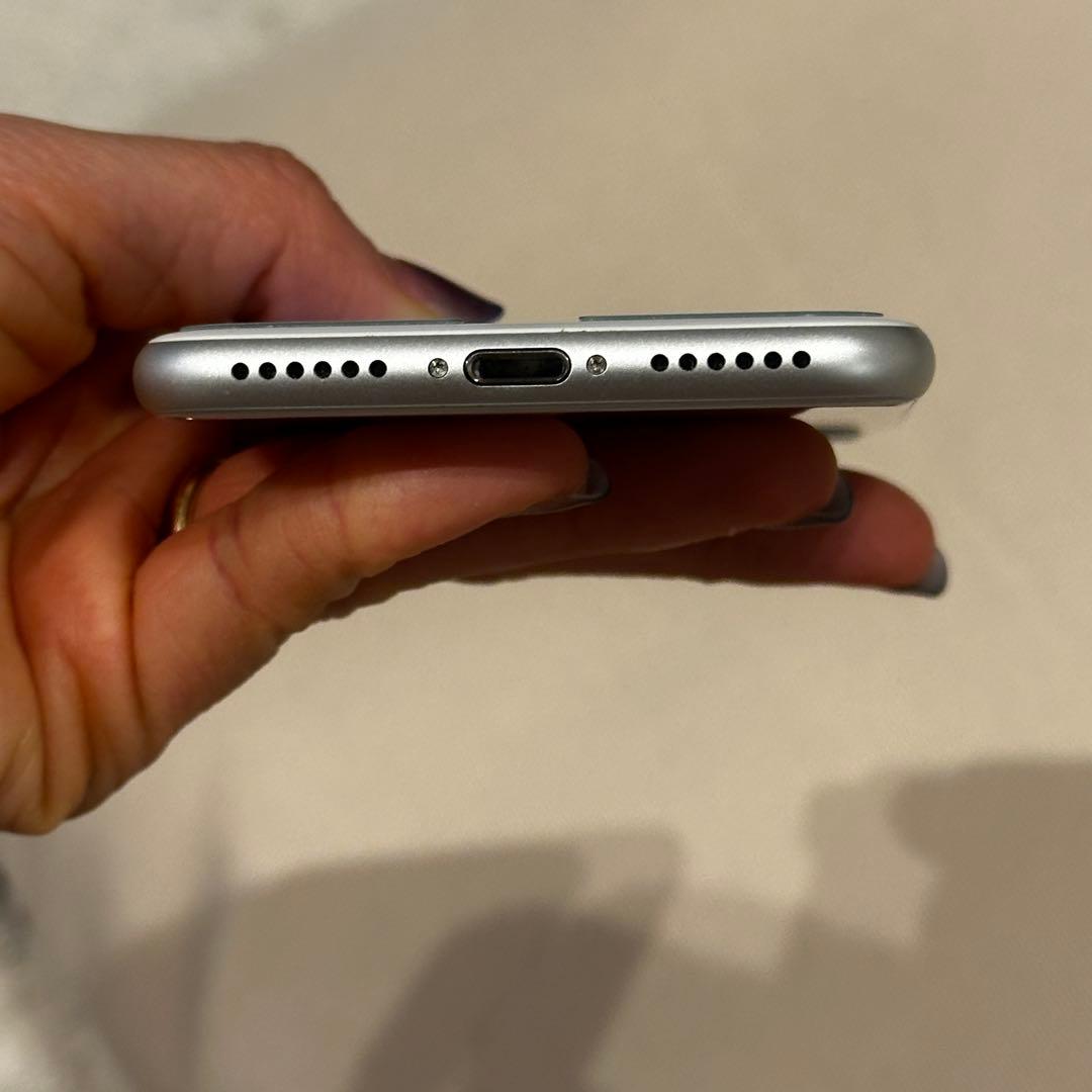 【美品】 iPhone8 ホワイト64GB SIMロック解除済クリアケース付