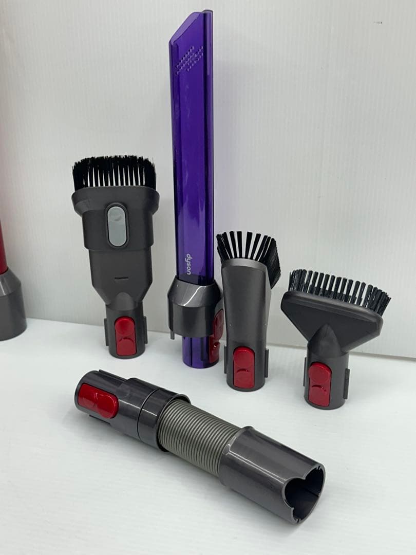 バッテリー付き　SV10K v8 fluffy+ ダイソン ハンディ　赤　掃除機